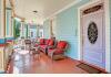 Sara's Inn: Front Porch