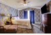 Sara's Inn: Queen Room