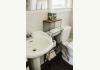 The Grand Lux Inn: Standard Guest Bathroom