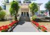 Coos Bay Manor Bed & Breakfast: Front Exterior