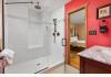 River Bluff Farm Bed & Breakfast: guest bath 1