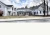 Stowe Vermont's Maple House Manor: Full view of inn & guest wings from street