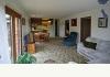 Kenai River Hideaway B&B: 2bed suite liv room & kitchen