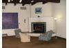 White Eagle Village Inn: Entry sitting room