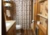 Alluring View B&B Log Cabin: 