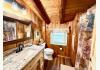 Alluring View B&B Log Cabin: 