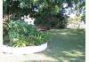 Lake Verona Lodge Bed and Breakfast: Relax read a book in the Garden.