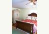 Foxcreeks Farm: Inn-Keepers Suite Bedroom with Private Bath 