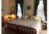Meadows Inn B & B: Irish room #1 with King Bed