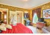 Dundee Manor Bed & Breakfast: 