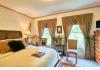 Dundee Manor Bed & Breakfast: 