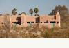 Borrego Valley Inn: Late afternoon view of the rear of one guest room 