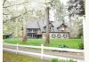 Bare's Lair Bed & Breakfast: View of The Estate as you enter	
