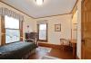 916 W Grand Ave : Room