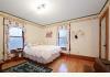 916 W Grand Ave : Room