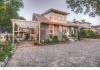 East Main Guest House: Pergola & back exterior