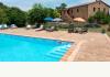 Turn-key Locanda delle Rose: Pool to house