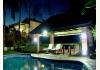 Whalesong Guest House: Lapa at night
