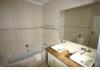 Whalesong Guest House: En-suite bathroom