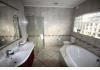 Whalesong Guest House: En-suite bathroom