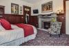 Kirk House Bed & Breakfast: Veranda Room (Fireplace)