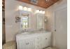 The Hibiscus House Bed & Breakfast: Master Bathroom