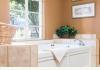 Hill Country Bed & Breakfast : Whirlpool Tub in a Suite