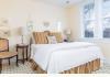 Magnolia House Bed & Breakfast: Peach Blossom Room