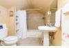 Magnolia House Bed & Breakfast: American Beauty bathroom.