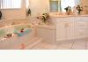 Island Cottage Oceanfront Boutique Inn: Aruba Penthouse Palatial Bathroom w Jacuzzi forTwo