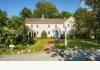 The Sea Meadow Inn: sea Meadow Inn - guest entrance