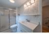 Welcome Inn: First floor full bath