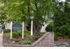 Apple Bin Inn Bed & Breakfast: Business Sign Entrance