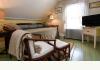 Lovely Turnkey Cape Cod B&B: suite sitting room