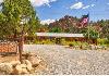 Mountain River Inn: Beautiful Mountain setting in popular tourist venu