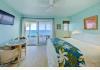 Hale Kai Hawaii: 2 of 4 guest rooms, private bath, oceanfront views
