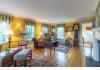 The Carriage House Inn: Living Room