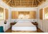 SUYO Boutique Beachfront Hotel: Beachfront cabana 