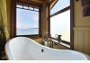 Beach Hideaway B&B: Gorgeous Bathroom Views