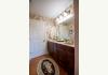 320 Whistle Creek Dr: Adjoining full bath of the 2nd bedroom 