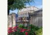 Flag House Inn: Flag House Inn - inside USNA gates