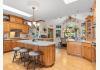 Sonnenhof Lakewood Manor Bed and Breakfast: Large kitchen, open floor plan