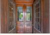 The Batterby House B&B: Beautiful Carved Doors