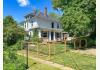 Olde Anchor Bed & Breakfast: Owner Deck and Fenced Area