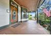 Black Lantern Inn: Beautiful Front Porch for Relaxing