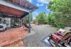 Black Lantern Inn: Multiple Areas for Guest Relaxation