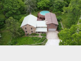 The Safe House B&B / The Olde Stone House 