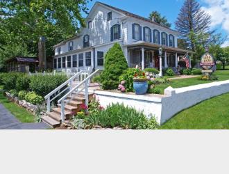 1825  Inn Bed and Breakfast