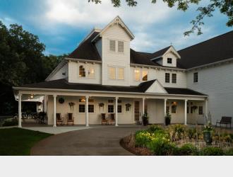 13-Suite Boutique Iowa Inn - Okoboji-Spirit Lake