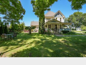 Green Oaks Inn